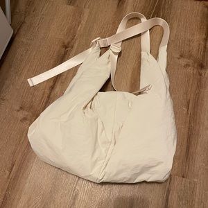 All in motion adjustable shoulder bag